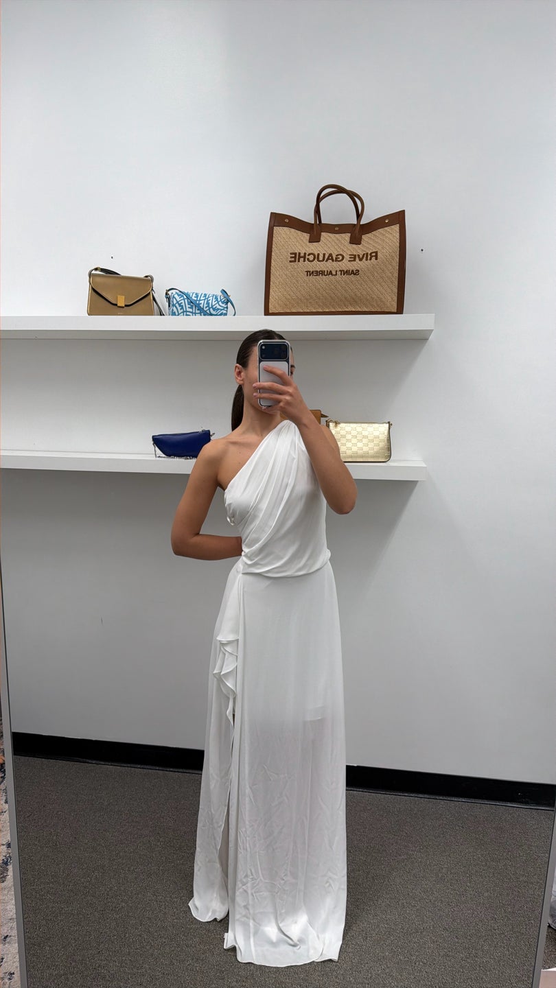 HALSTON Missing one button on the sleeve (561)